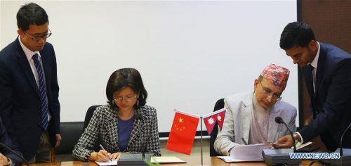 Chinese Ambassador to Nepal Yu Hong (2nd L) and Nepal's Secretary at Ministry of Finance Shankar Prasad Adhikari (2nd R) sign agreements on China-Aid projects in Kathmandu, Nepal, on March 15, 2018. (Xinhua/Sunil Sharma)