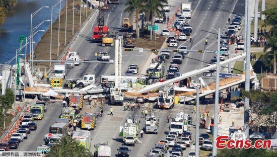 Aerial view shows a pedestrian bridge collapsed at Florida International University in Miami, Florida, U.S., March 15, 2018. A pedestrian footbridge near Florida International University (FIU) collapsed Thursday afternoon, causing several fatalities, local authorities said. (Photo/Agencies)