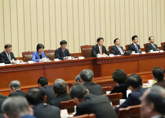 Li Zhanshu (C, rear), the newly-elected chairman of the 13th National People's Congress (NPC) Standing Committee and a member of the Standing Committee of the Political Bureau of the Communist Party of China (CPC) Central Committee, presides over the first meeting of the 13th NPC Standing Committee, in Beijing, capital of China, March 21, 2018. (Xinhua/Liu Weibing)