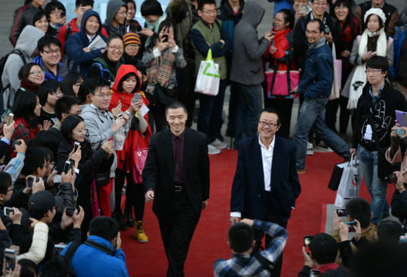 Chinese-American writer Ken Liu (left) accompanies Liu Cixin, whose The Three-Body Problem took the 2015 Hugo Award, to walk the red carpet at the award ceremony of the Fifth Nebula Award for Original Science Fiction in Beijing in 2014. Ken Liu is the translator of Liu Cixin's book. (Photo by Li Yibo/ provided to China Daily
