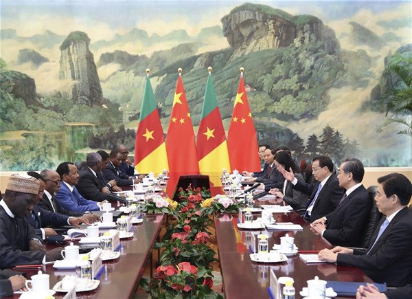 Chinese Premier Li Keqiang meets with Cameroonian President Paul Biya in Beijing, capital of China, March 23, 2018. (Xinhua/Pang Xinglei)