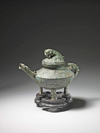 A bronze water vessel, known as Tiger Ying, is up for auction in Kent. (The Canterbury Auction Galleries/For China Daily)