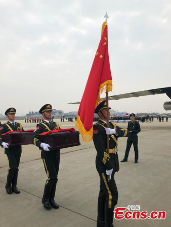 A ceremony is held to hand over remains of the Chinese People's Volunteers (CPV) soldiers killed in the 1950-53 Korean War to China, the fifth handover since 2014, at South Korea's Incheon International Airport, March 28, 2018. (Photo: China News Service/Wu Xu)