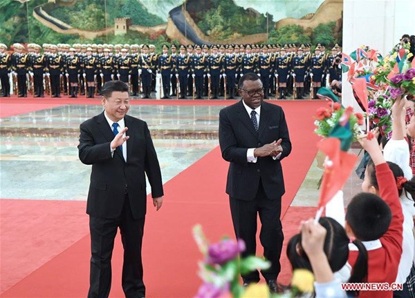 Chinese President Xi Jinping (L) holds a welcome ceremony for his Namibian counterpart Hage Geingob before their talks at the Great Hall of the People in Beijing, capital of China, March 29, 2018. (Xinhua/Rao Aimin)