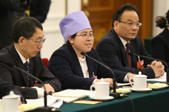 NPC deputy Ma Huijuan speaks at a group meeting during the two sessions in Beijing. (Photo by WU ZHIYI/CHINA DAILY)