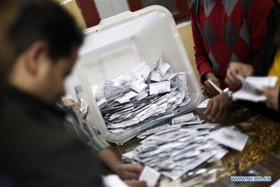 Staff members count ballots at a polling station in Cairo, Egypt, on March 28, 2018. Polling stations in Egypt closed Wednesday at 10 p.m. local time (0800 GMT) , bringing an end to the presidential elections. (Xinhua/Ahmed Gomaa)