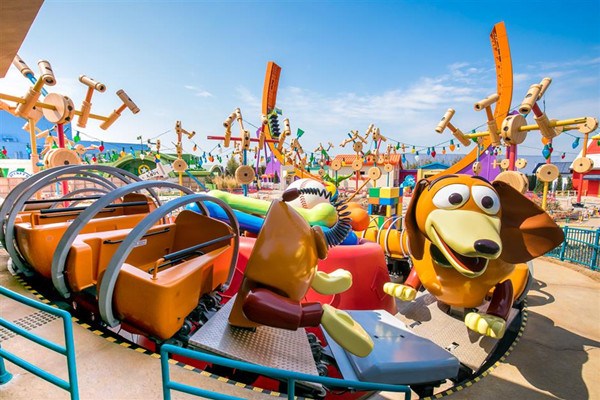 Slinky Dog Spin, where visitors will be able to race around a "wavy roundabout." (Photo/shine.cn)