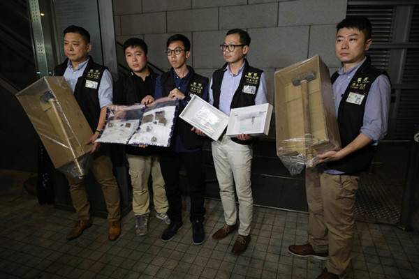 Police arrested two more tourists from Colombia after they allegedly took off with HK$40 million (US$5.1 million) worth of jewellery in a smash and grab robbery in the heart of Hong Kong's business district. (Photo provide to China Daily )