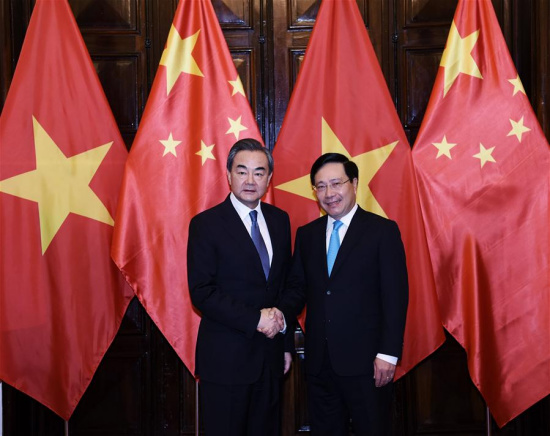 Visiting Chinese State Councilor and Foreign Minister Wang Yi (L) shakes hands with Vietnamese Deputy Prime Minister and Foreign Minister Pham Binh Minh before their talks in Hanoi, Vietnam, April 1, 2018. (Xinhua/Wang Shen)