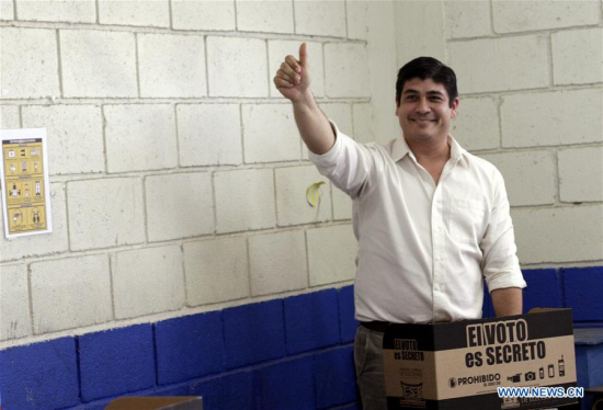 Costa Rican presidential candidate Carlos Alvarado, from the Citizen Action Party (PAC), casts his vote at a polling station in San Jose, Costa Rica, on April 1, 2018. (Xinhua/Kent Gilbert)