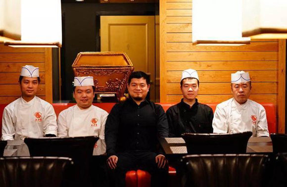 Chinese dishes bring heat to icy country