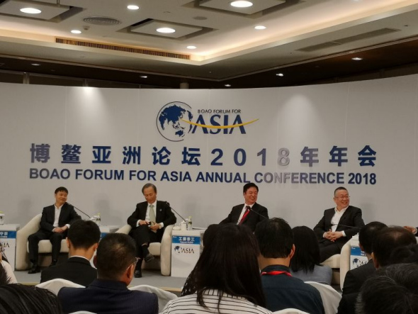 Liu Hualong (3rd from left), chairman of CRRC, attends Boao Forum for Asia Annual Conference in Boao Town, South China's Hainan province on April 9, 2018. (Photo/China Daily)