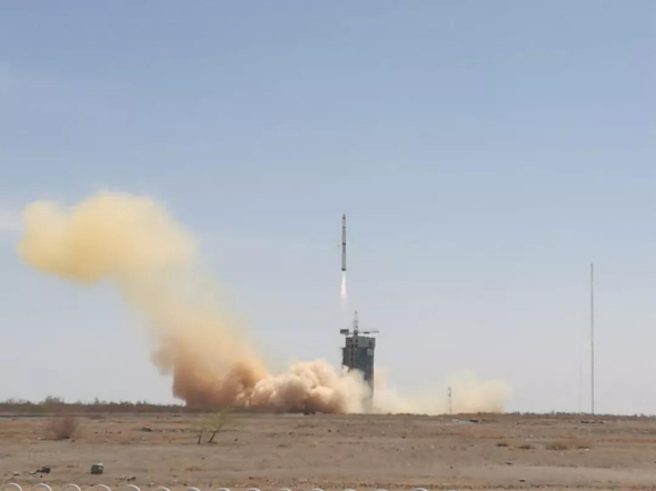 A Long March 4C carrier rocket blasts off at 12:25 pm at the Jiuquan Satellite Launch Center in the Gobi desert of the country's northwest, April 10, 2018. (Photo/China Aerospace Science and Technology Corp)