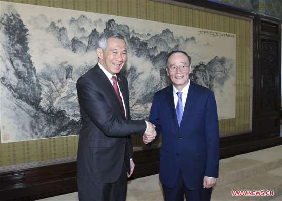 Chinese Vice President Wang Qishan (R) meets with Singaporean Prime Minister Lee Hsien Loong in Beijing, capital of China, April 9, 2018. (Xinhua/Gao Jie)
