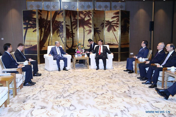 Chinese President Xi Jinping meets with former Kyrgyz President Almazbek Atambayev during the Boao Forum for Asia (BFA) annual conference in Boao, south China's Hainan Province, April 11, 2018. (Xinhua/Yao Dawei)