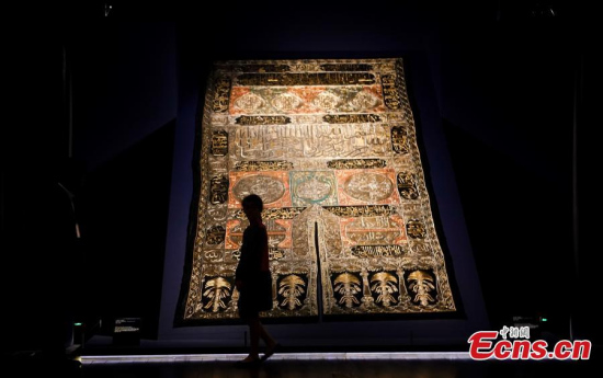 Items on display during the Treasures from the Al Thani Collection at the Meridian Gate (Wu Men) of the Palace Museum in Beijing, April 17, 2018. (Photo: China News Service/Du Yang) 
