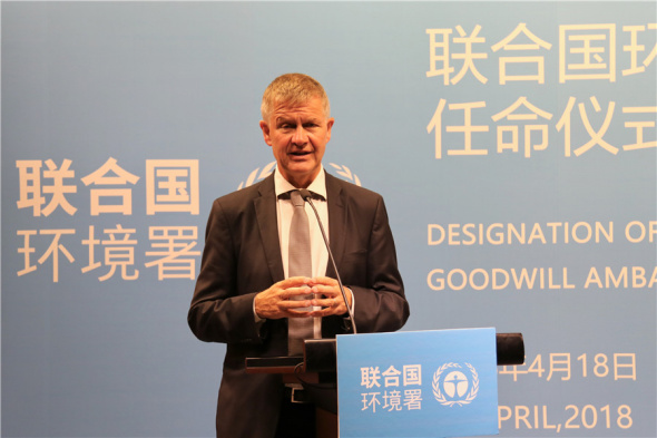 Eric Solheim, gives a speech at the ceremony in Beijing on Wednesday.  (Photo: chinadaily.com.cn/Yan Dongjie)