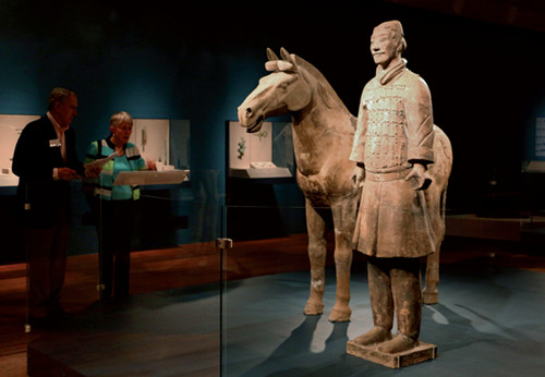 Two visitors look at a life-sized Terracotta Warrior with horse dating to the Qin Dynasty (221?206 BC) during a preview event at the Cincinnati Art Museum's exhibition on Wednesday. (Photo/China Daily)