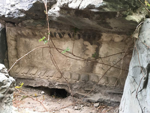 A stone plate that once hung above a cave entrance with three handwritten characters by Emperor Qianlong. (Photo by Wang Kaihao/China Daily)