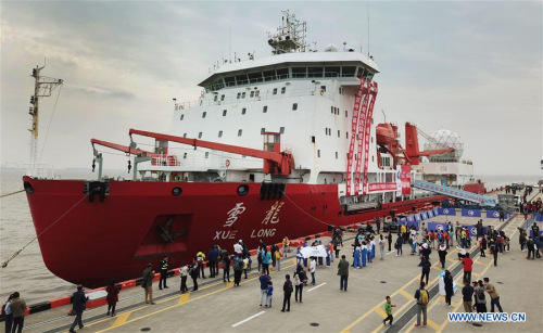 Aerial photo taken on April 21, 2018 shows members of China's 34th Antarctic expedition taking part in a welcoming ceremony on a dock in Shanghai, East China. China's research icebreaker Xuelong finished the country's 34th Antarctic expedition and returned to Shanghai on Saturday. The expedition began on Nov 8, 2017 and covered a voyage of 38,000 nautical miles. [Photo/Xinhua]