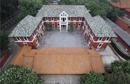 The Western-style villa Baoyun Lou is pictured before and after the renovation project, which was awarded as one of this year's outstanding monument restorations in China. (PHOTO BY WU WEI/FOR CHINA DAILY)