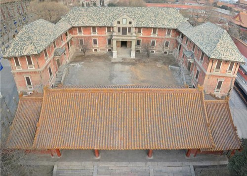 The Western-style villa Baoyun Lou is pictured before and after the renovation project, which was awarded as one of this year's outstanding monument restorations in China. (PHOTO BY WU WEI/FOR CHINA DAILY)