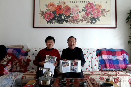 Yuan Hengjun and his wife Yang Zhengxiang in their 112-square-meter apartment built in 2015 in Nanzhanglou village, Qingzhou city, Shandong Province. (Wang Jing/China Daily)