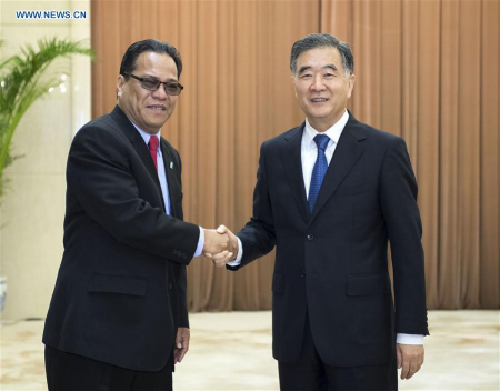 Wang Yang (R), chairman of the National Committee of the Chinese People's Political Consultative Conference (CPPCC), meets with Wesley Simina, speaker of Congress of the Federated States of Micronesia, in Beijing, capital of China, April 24, 2018. (Xinhua/Li Tao)