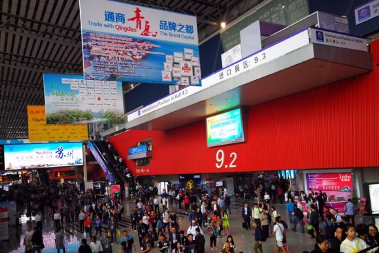 Photo shows the popularity of the Canton Fair held in south China. (Xinhuanet/Lu Jian)