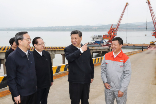 President Xi Jinping visits Yichang, Hubei province, on Tuesday. Xi inspected environmental restoration work along the Yangtze River and the development of the Yangtze River Economic Belt during his visit. Photo/Xinhua