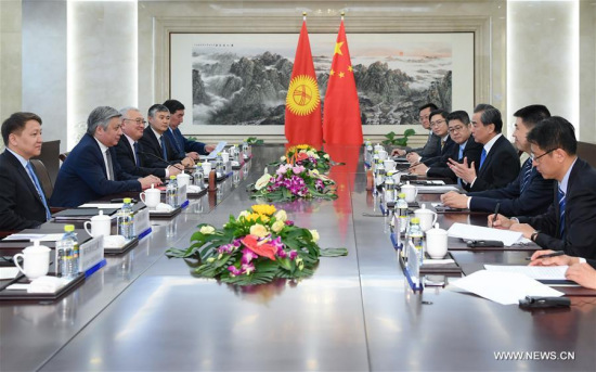 Chinese State Councilor and Foreign Minister Wang Yi holds talks with his Kyrgyz counterpart Erlan Abdyldaev in Beijing, capital of China, April 25, 2018. (Xinhua/Shen Hong)