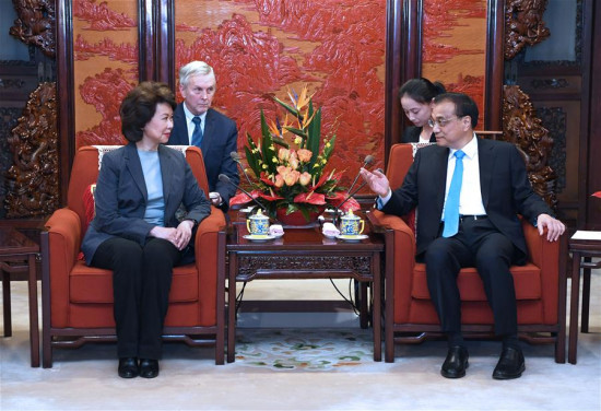 Chinese Premier Li Keqiang (R) meets with Elaine Chao, the U.S. secretary for transport, who is in Beijing for the ninth annual meeting of the China-U.S. Transportation Forum, in Beijing, capital of China, April 26, 2018.(Xinhua/Rao Aimin)