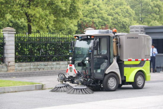A self-driving street cleaning vehicle. (Photo/Xinhua)