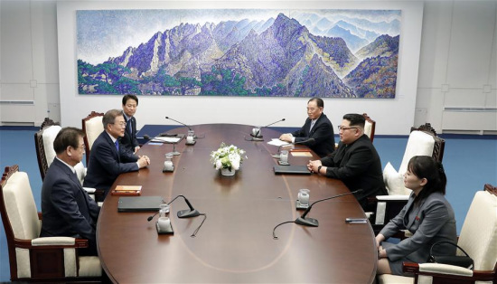 South Korean President Moon Jae-in (2nd L) meets with top leader of the Democratic People's Republic of Korea (DPRK) Kim Jong Un (2nd R) at the Peace House, a building on the South Korean side of Panmunjom, April 27, 2018. (Xinhua/Inter-Korean Summit Press Corps)