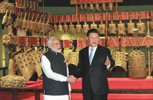 President Xi Jinping and Indian Prime Minister Narendra Modi visit an exhibition of fine relics, including a set of Chinese chimes, at the Hubei Provincial Museum on Friday. (Photo/CHINA DAILY)