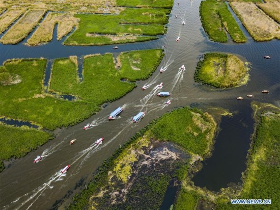 Tourists visit the Baiyangdian lake in Xiongan New Area, north China's Hebei Province, April 30, 2018. Many tourists spent their leisure time here during the May Day holiday. (Xinhua/Shen Bohan)