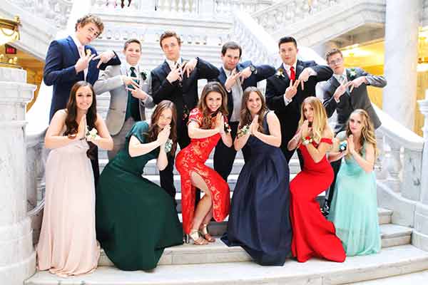 Qipao-wearing teenager wins support on Weibo