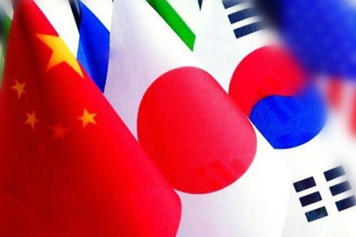 President tells Moon and Abe of peace hope