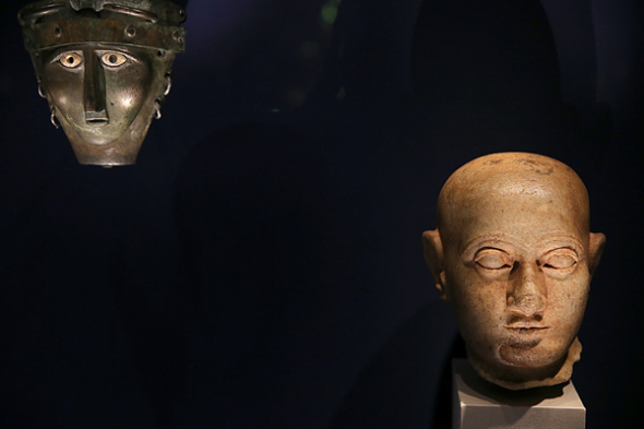 A 21st-century BC head sculpture of a man from Mesopotamia. (Photo by Jiang Dong and Yao Ying/China Daily)