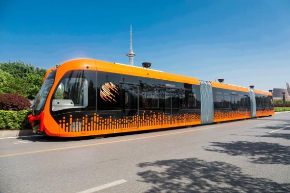 The Autonomous Rail Rapid Transit (ART) starts a test run in Zhuzhou, central China's Hunan province on May 8, 2018. (Photo/thepaper.cn)