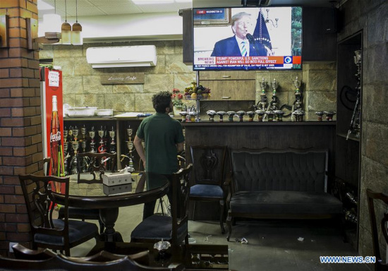 A man watches the news broadcast on US withdrawal from the Iran nuclear deal at a teahouse in central Tehran, capital of Iran, on May 8, 2018. US President Donald Trump said on Tuesday that he will withdraw the United States from the Iran nuclear deal, a landmark international agreement signed in 2015.[Photo/Xinhua]