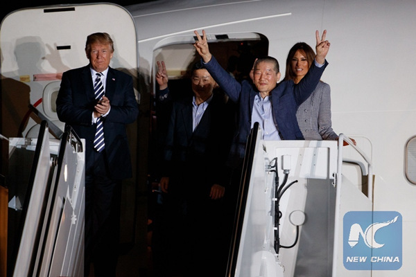 U.S. President Donald Trump (1st L), his wife Melania Trump (1st R) welcome Kim Dong-chul, Kim Hak-song and Tony Kim back to the United States at Joint Base Andrews in Washington D.C., the United States, May 10, 2018. Three U.S. citizens that were just freed by the Democratic People's Republic of Korea (DPRK) arrived in Washington early Thursday, as the two countries saw their ties warm up in recent weeks. (Xinhua/Shen Ting)