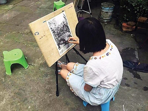 Zhou Yuye loves drawing. She is now busy preparing for examinations, ambitious to become an art student at university. (Photo provided to China Daily)