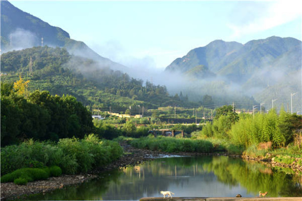 The recent Dragon Burn, a satellite Burning Man event in Anji county, Zhejiang province, draws participants to set up themed camps and arrange activities that promote community spirit. (Photo provided to China Daily/Tu Tu, Xiaofang Suskita)
