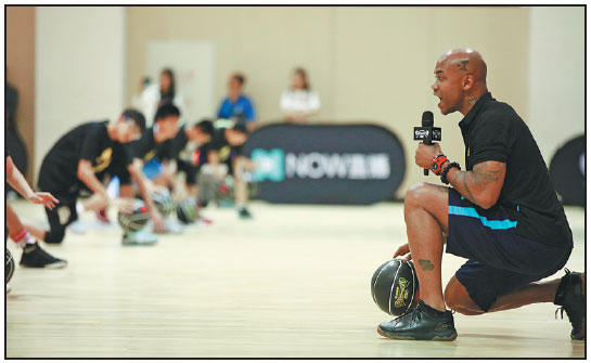 Stephon Marbury is taking on a new role as mentor to a new generation of young Chinese players after ending his playing career with the CBA's Beijing Ducks and Beikong Flying Dragons. (Photo provided to China Daily)