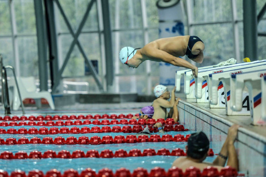 Dai Guohong diving into a swimming pool  / Photo courtesy of Dai Guohong 