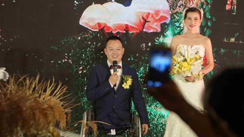 Dai Guohong and wife Su Simiao on their wedding day / Photo courtesy of Dai Guohong 