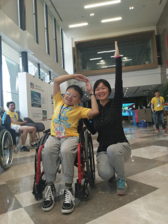 Zhang Zhijun, a 19-year-old OI patient from Xinjiang Uygur autonomous region, receives help from China-Dolls Center for Rare Disorders, an NGO where he now works. (Photo provided to China Daily)