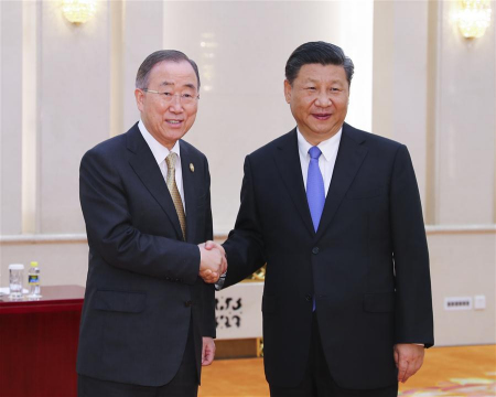 Chinese President Xi Jinping (R) meets with Chairman of the Boao Forum for Asia Ban Ki-moon in Beijing, capital of China, May 15, 2018. (Xinhua/Xie Huanchi)