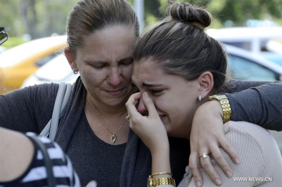 Relatives of the victims of the airplane crash weep outside the Institute of Legal Medicine of Havana in Havana, Cuba, on May 19, 2018. Cuba confirms here on Saturday that 110 were dead from Friday's Boeing 737 crash close to Havana's Jose Marti International Airport. (Xinhua/Joaquin Hernandez)